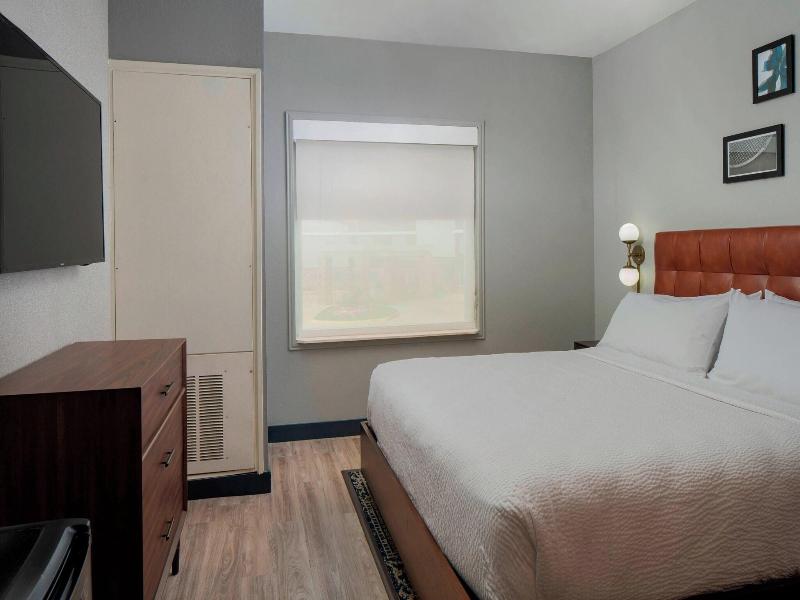 Four Points by Sheraton Arlington image