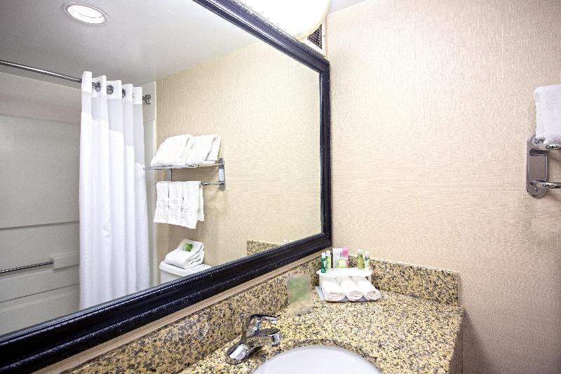 Holiday Inn Express & Suites Corinth By IHG image