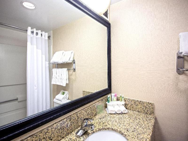 Holiday Inn Express & Suites Corinth By IHG image