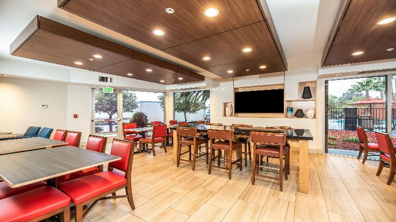 Holiday Inn Express & Sts Fremont Milpitas Centra image