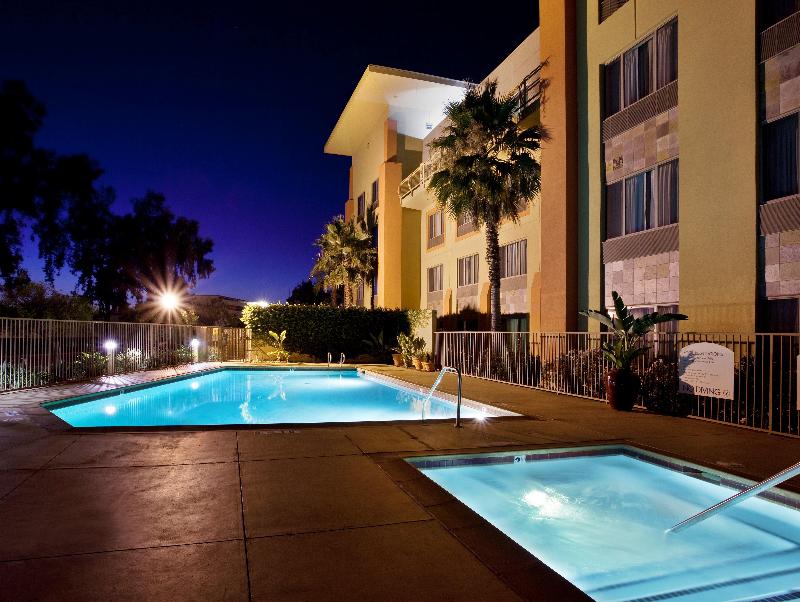 Holiday Inn Express & Sts Fremont Milpitas Centra image