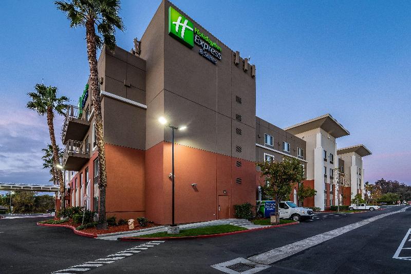 Holiday Inn Express & Sts Fremont Milpitas Centra image