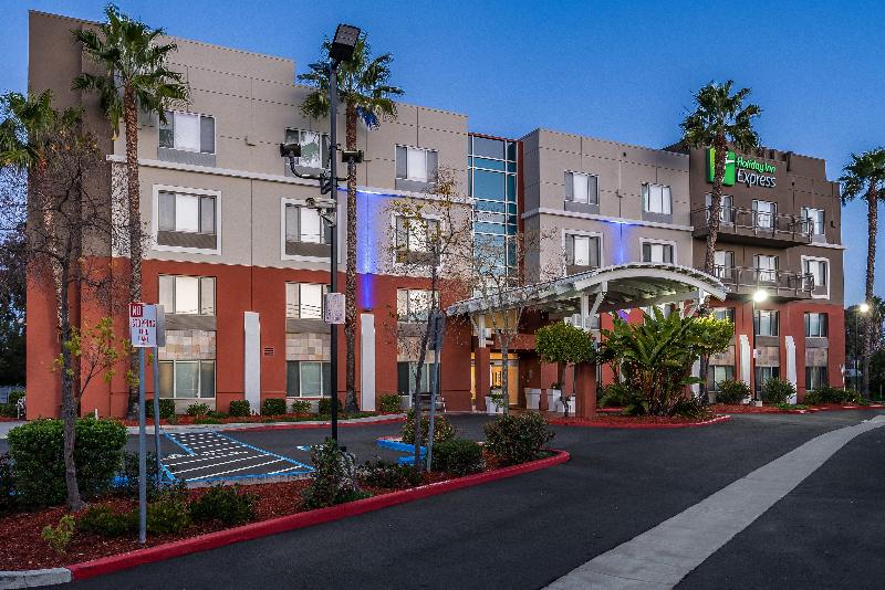 Holiday Inn Express & Sts Fremont Milpitas Centra image