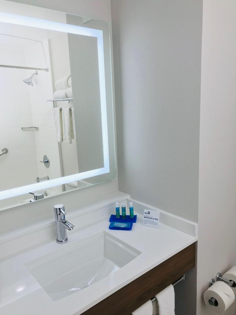 Holiday Inn Express & Sts Fremont Milpitas Centra image