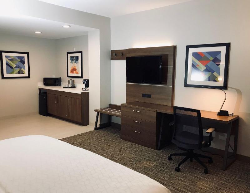 Holiday Inn Express & Sts Fremont Milpitas Centra image