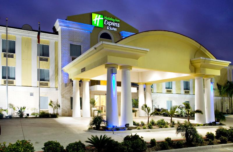 Holiday Inn Express and Suites Falfurrias — photo 2