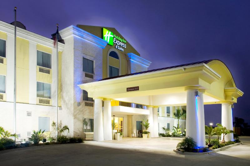 Holiday Inn Express and Suites Falfurrias — photo 3