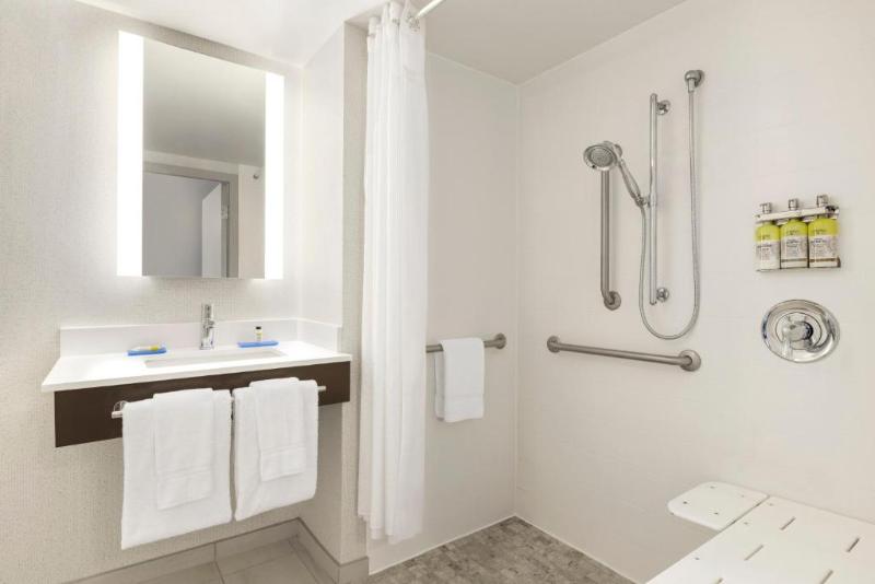 Holiday Inn Express and Suites Ft Myers East The F image