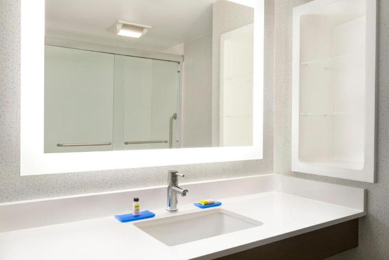 Holiday Inn Express and Suites Ft Myers East The F image