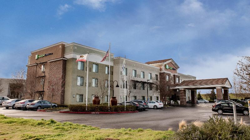 Holiday Inn Express Suites Lincoln-Roseville Area