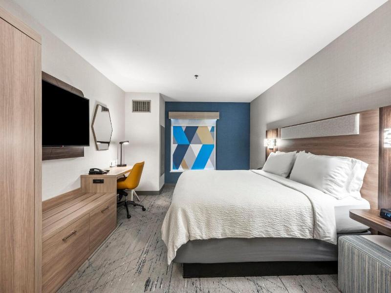 Holiday Inn Express Suites Lincoln-Roseville Area image