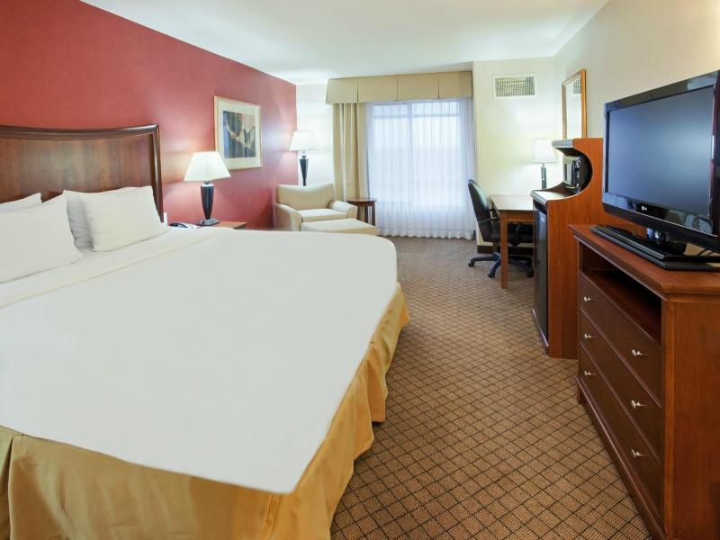 Holiday Inn Express Suites Lincoln-Roseville Area image