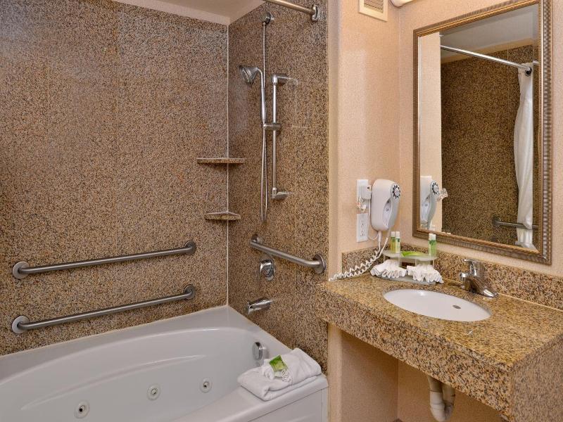 Holiday Inn Express Suites Lincoln-Roseville Area image
