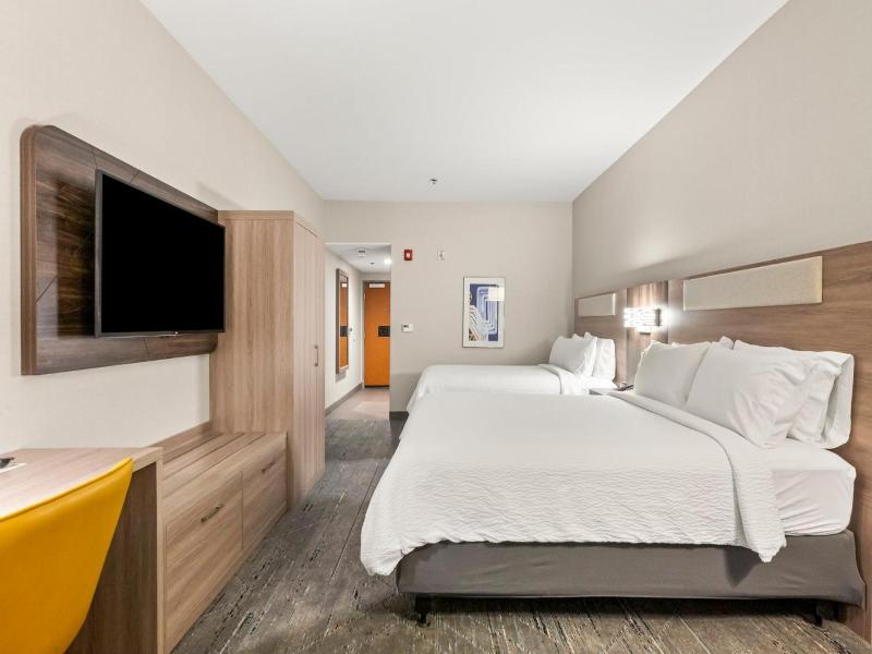 Holiday Inn Express Suites Lincoln-Roseville Area image