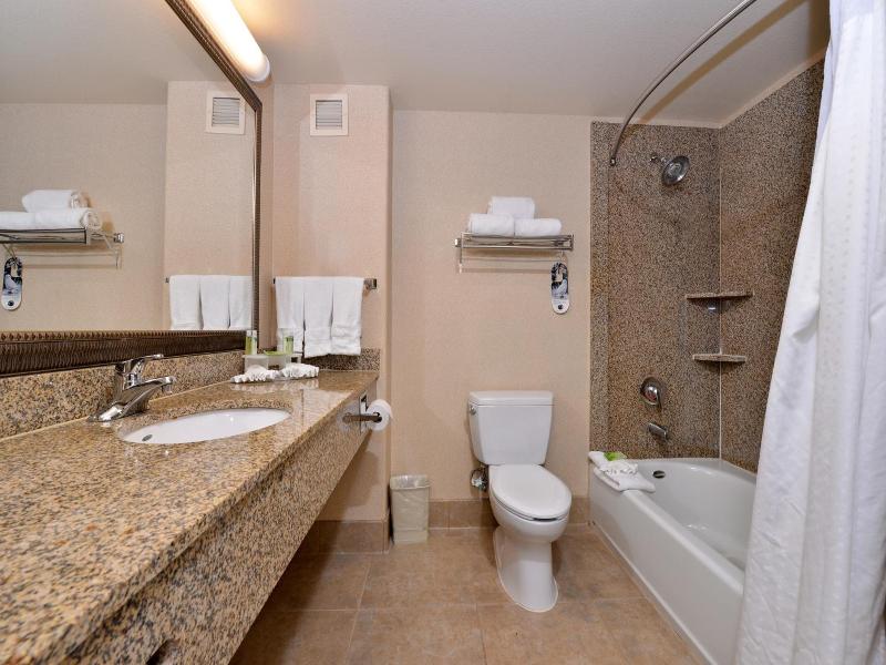 Holiday Inn Express Suites Lincoln-Roseville Area image
