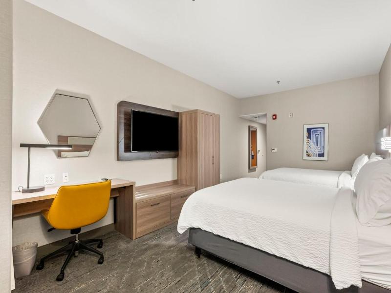 Holiday Inn Express Suites Lincoln-Roseville Area image