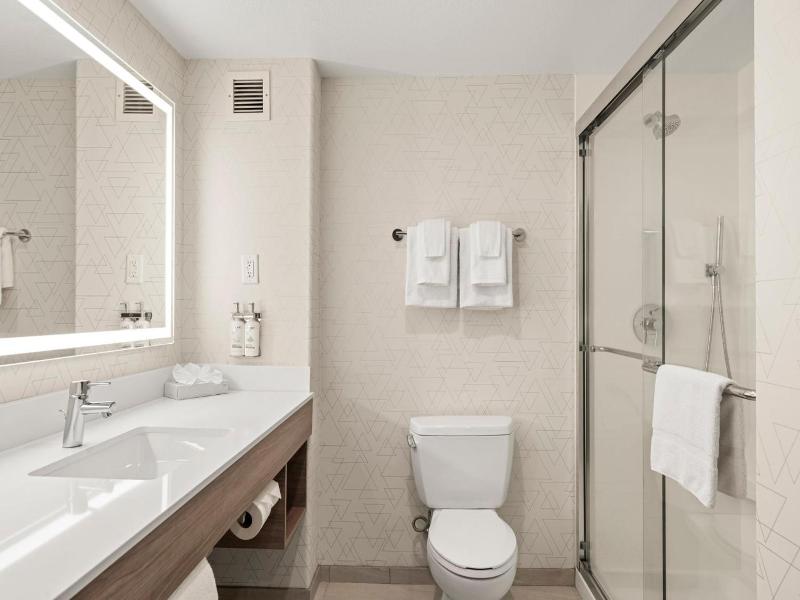 Holiday Inn Express Suites Lincoln-Roseville Area image