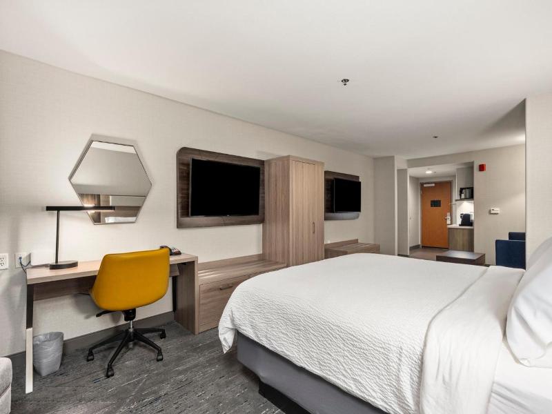 Holiday Inn Express Suites Lincoln-Roseville Area image