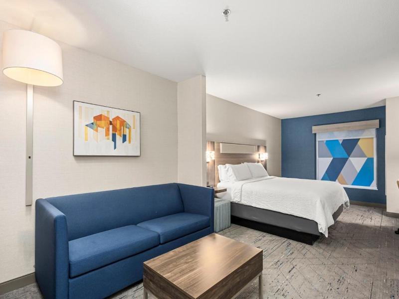 Holiday Inn Express Suites Lincoln-Roseville Area image