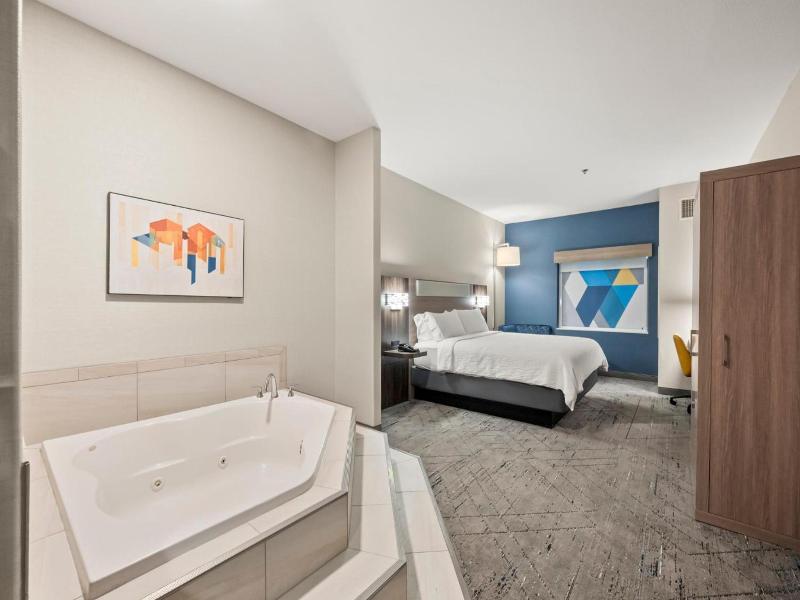 Holiday Inn Express Suites Lincoln-Roseville Area image