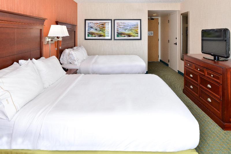Holiday Inn Express and Suites Va Beach Oceanfront