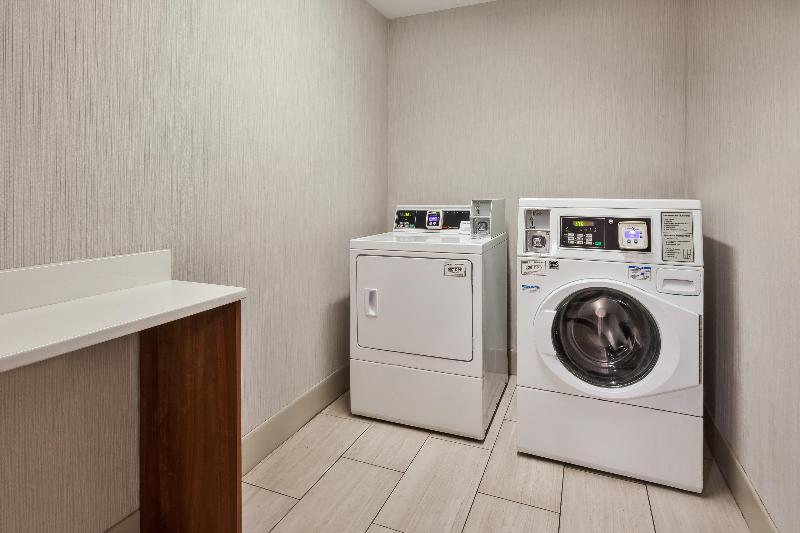 Holiday Inn Express and Suites Chesapeake