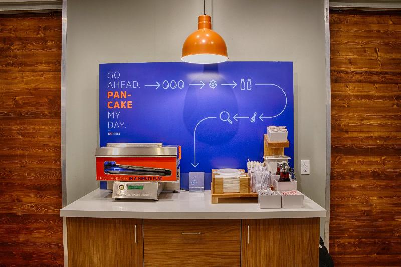 Holiday Inn Express and Suites Auburn photo 5