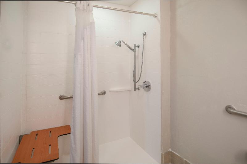 Holiday Inn Express & Suites Biloxi Ocean Springs photo 12
