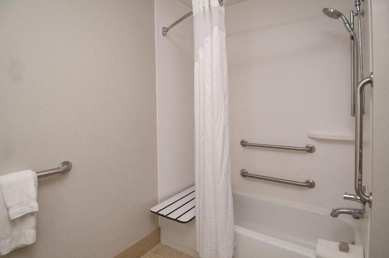 Holiday Inn Express & Suites Biloxi Ocean Springs photo 14