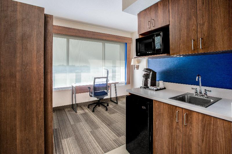 Holiday Inn Express & Suites Ontario image
