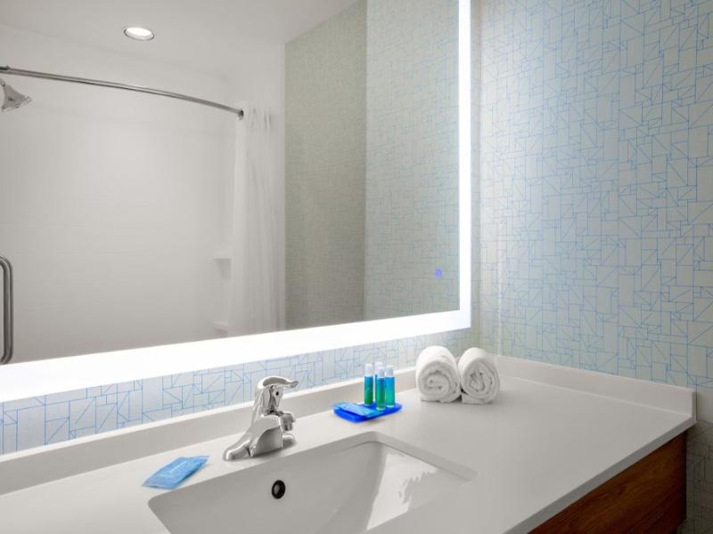 Holiday Inn Express & Suites Ontario image