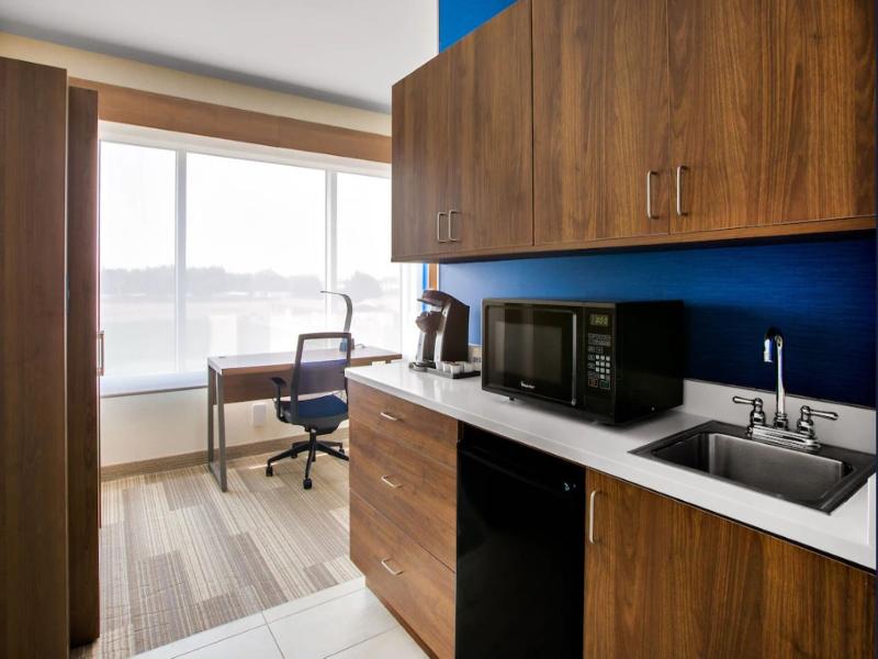 Holiday Inn Express & Suites Ontario image