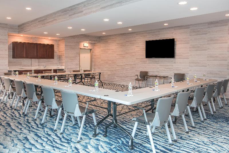 Holiday Inn Express and Suites Norwood Boston Area image