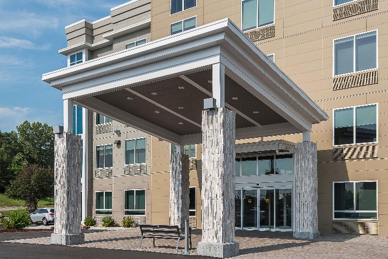 Holiday Inn Express and Suites Norwood Boston Area image