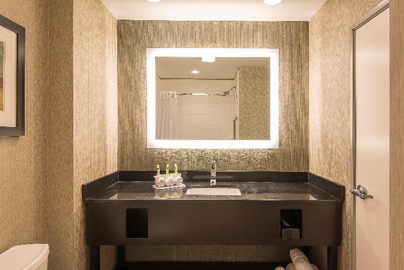 Holiday Inn Express and Suites Norwood Boston Area image