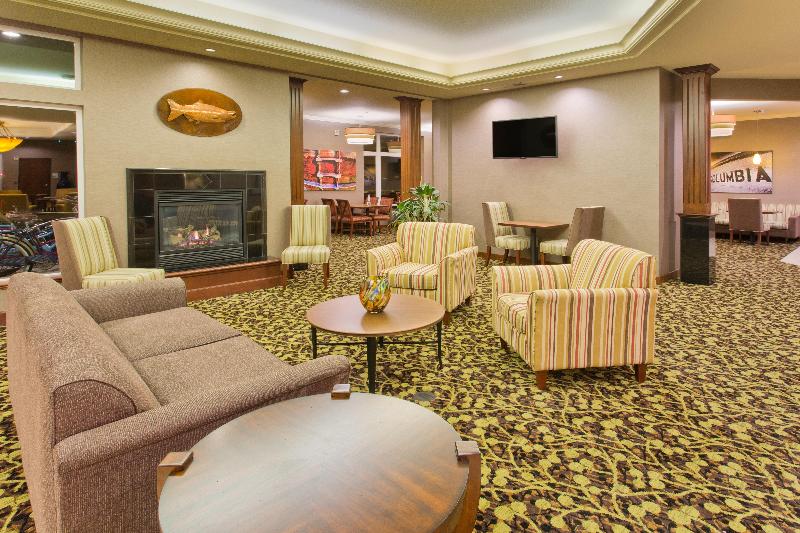 Holiday Inn Express and Suites Astoria