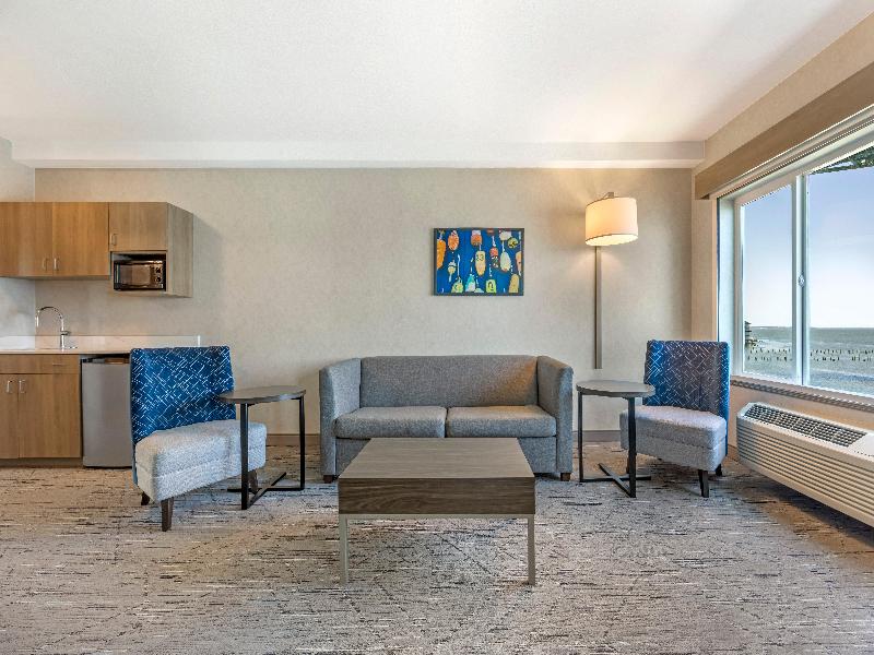Holiday Inn Express & Suites Astoria By IHG image