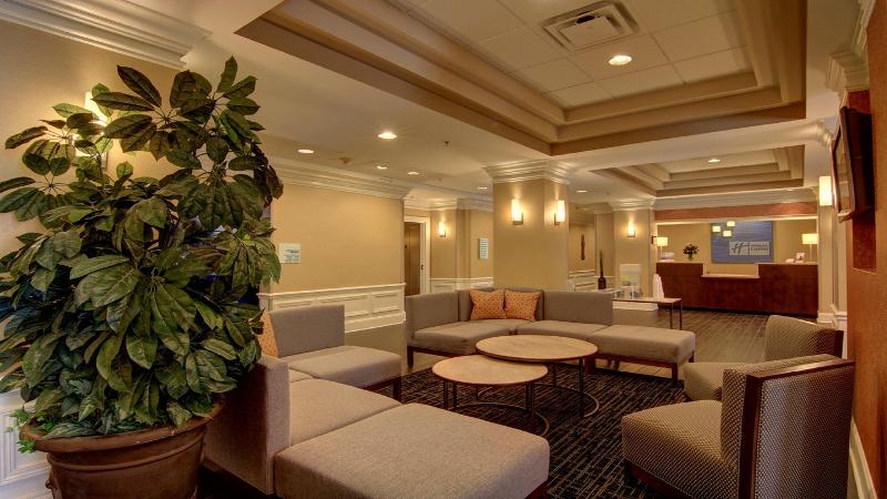 Holiday Inn Express and Suites Alpharetta Windward