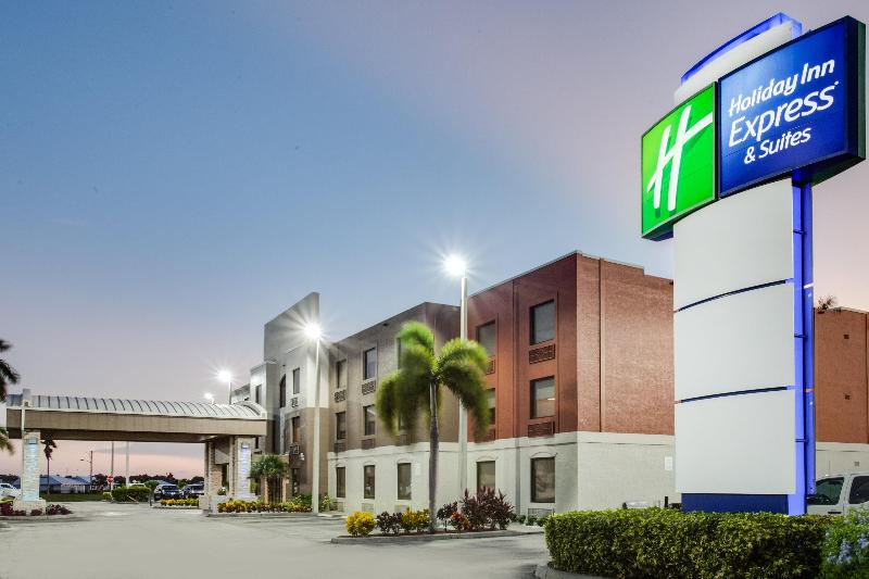 Holiday Inn Express & Suites Clewiston image