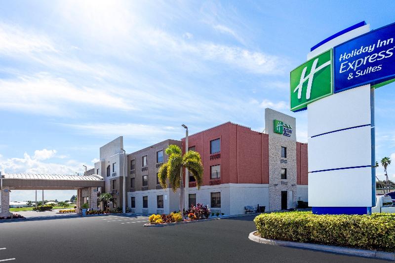 Holiday Inn Express & Suites Clewiston image