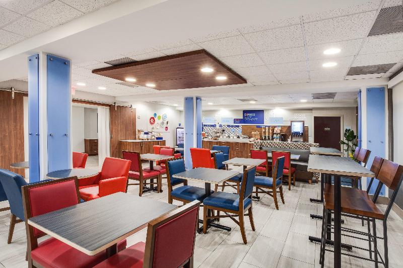 Holiday Inn Express & Suites Clewiston image