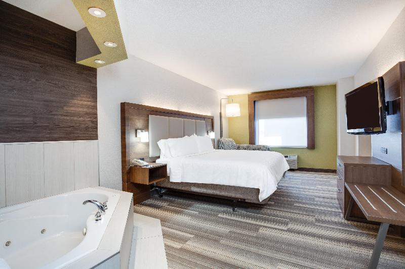 Holiday Inn Express & Suites Clewiston image