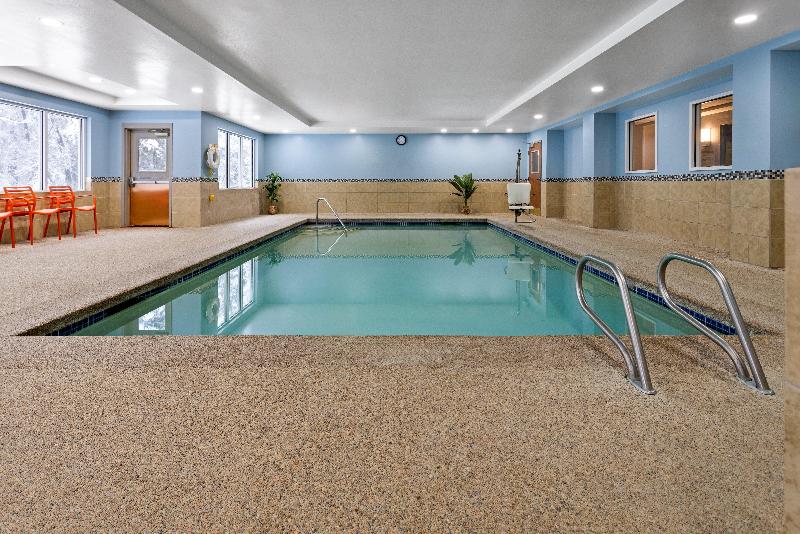 Holiday Inn Express and Suites Freeport Brunswick image