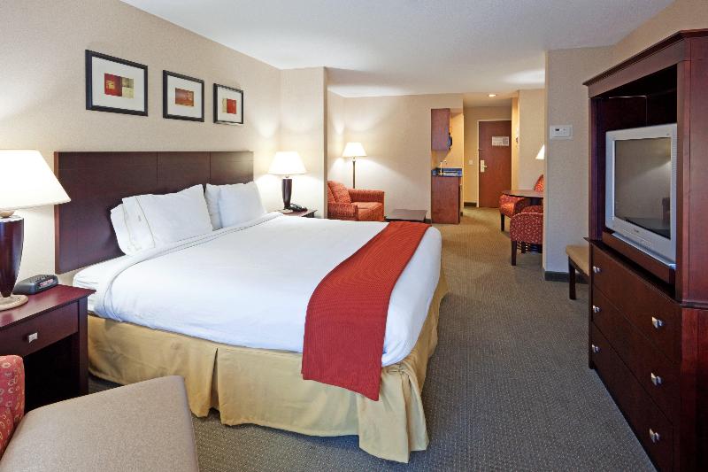 Holiday Inn Express and Suites Freeport Brunswick image