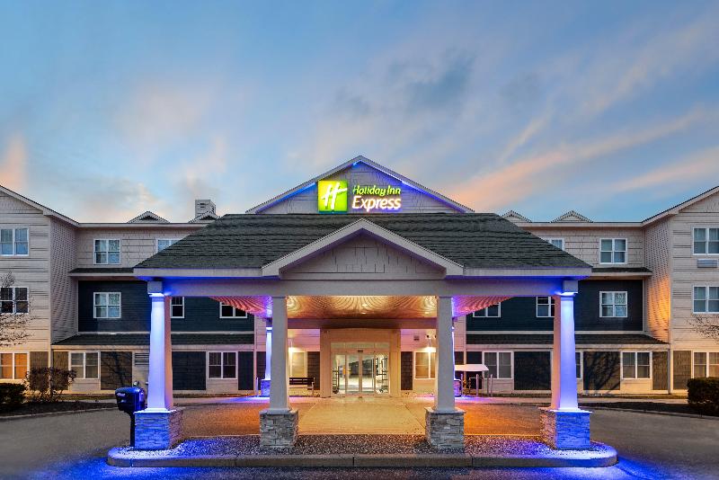 Holiday Inn Express and Suites Freeport Brunswick image