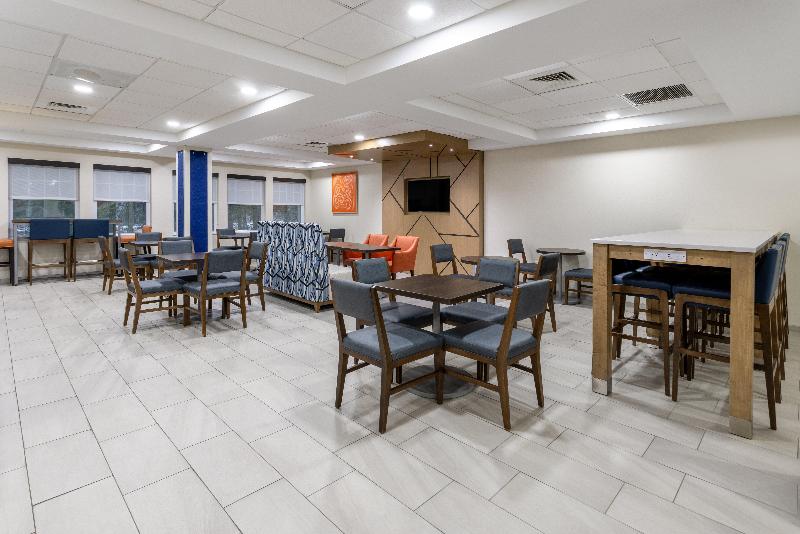 Holiday Inn Express and Suites Freeport Brunswick image