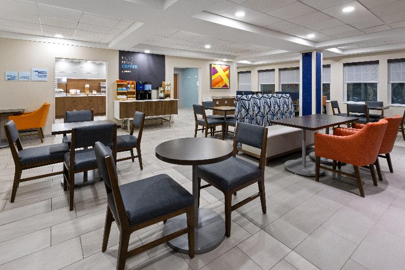 Holiday Inn Express and Suites Freeport Brunswick image