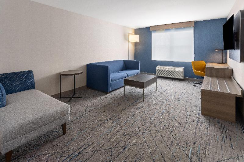 Holiday Inn Express and Suites Freeport Brunswick image