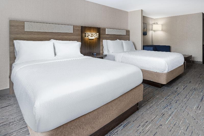 Holiday Inn Express and Suites Freeport Brunswick image