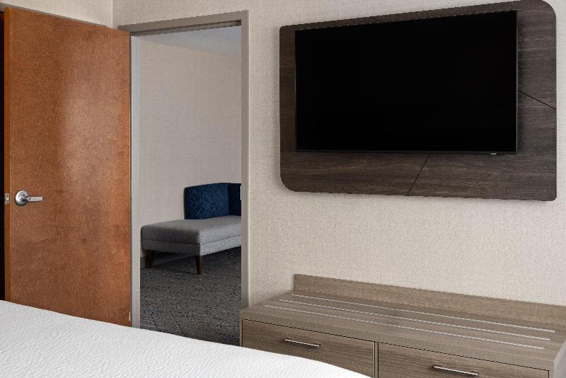 Holiday Inn Express and Suites Freeport Brunswick image